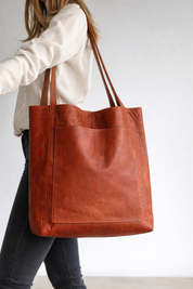 Lynn | Stylish Black Shoulder Bag for Women